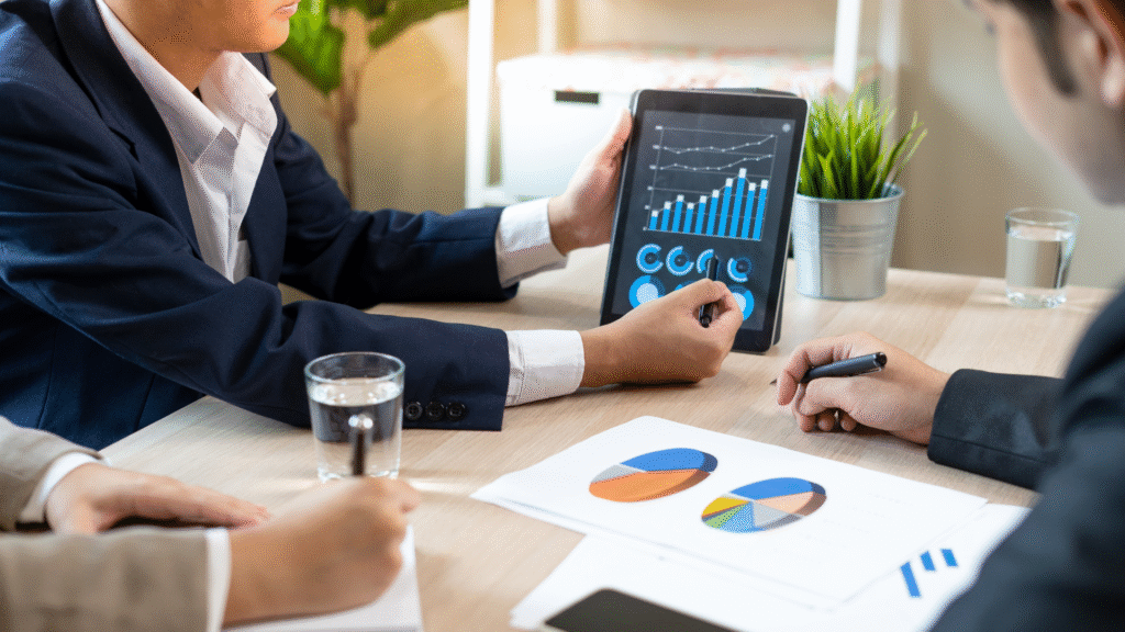 Financial analysis tools applied to Dubai luxury real estate investment.